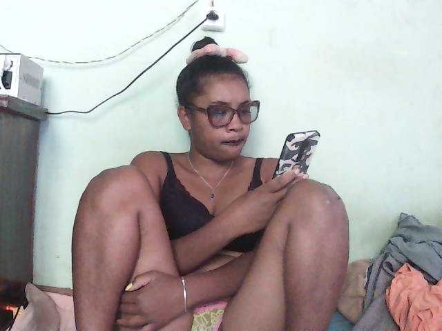 TriciaBella live cam on BongaCams