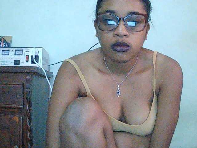 TriciaBella live cam on BongaCams