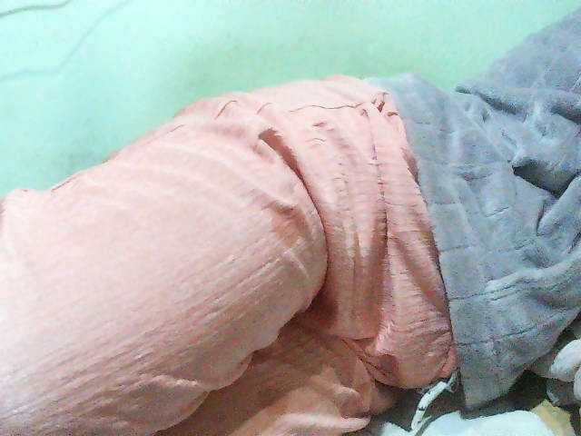 TriciaBella live cam preview