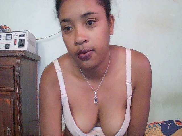 TriciaBella live cam on BongaCams
