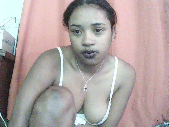 TriciaBella live cam on BongaCams