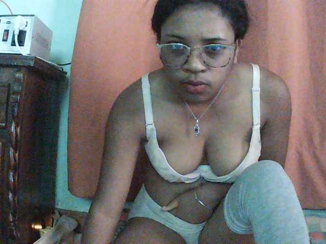 TriciaBella live cam on BongaCams