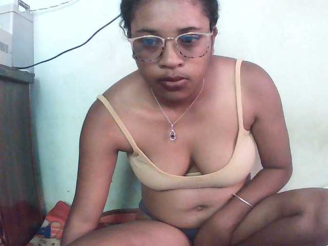 TriciaBella live cam on BongaCams