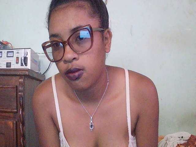 TriciaBella live cam on BongaCams