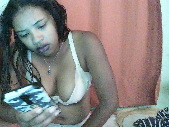TriciaBella live cam on BongaCams