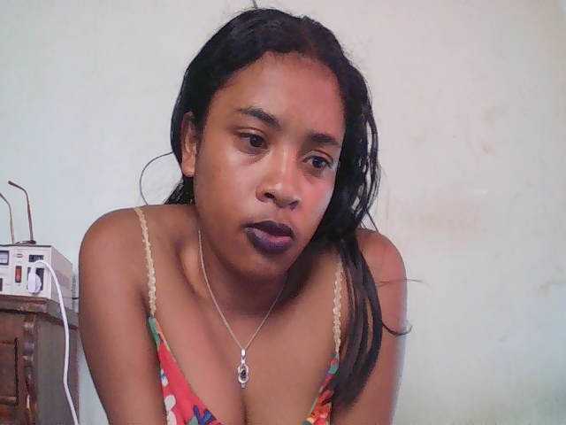 TriciaBella live cam on BongaCams