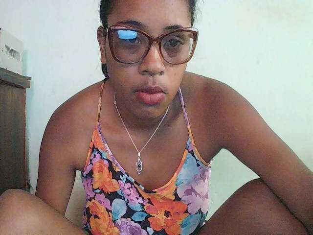 TriciaBella live cam on BongaCams
