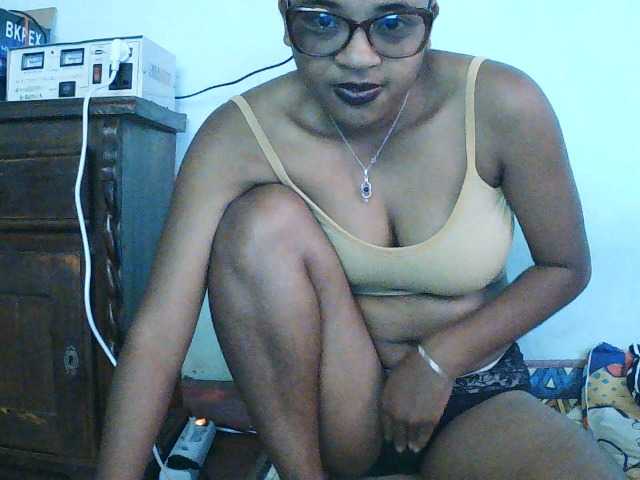 TriciaBella live cam on BongaCams