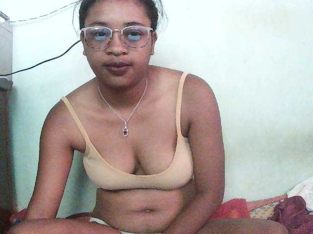 TriciaBella, live now on BongaCams