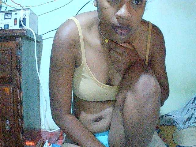 TriciaBella live cam on BongaCams