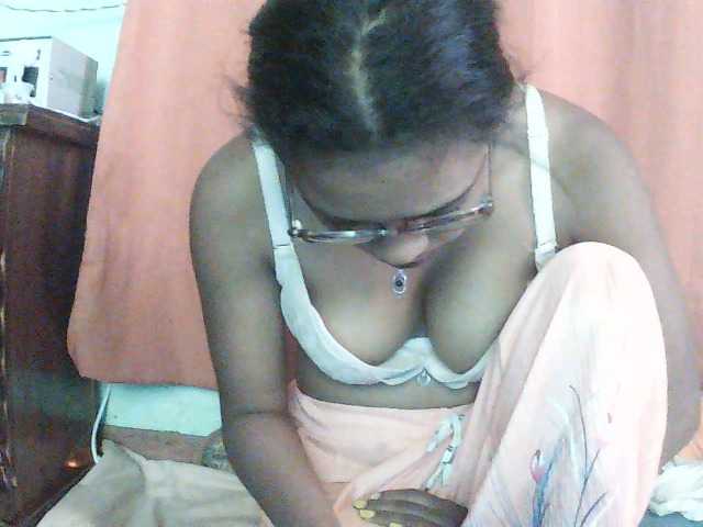 TriciaBella live cam on BongaCams