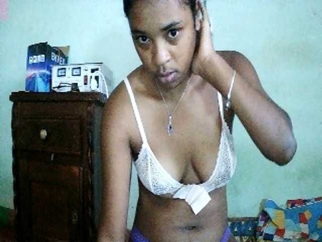 TriciaBella live cam on BongaCams