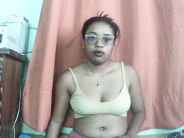 TriciaBella live cam on BongaCams