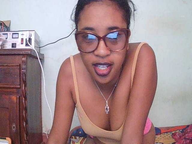 TriciaBella live cam on BongaCams