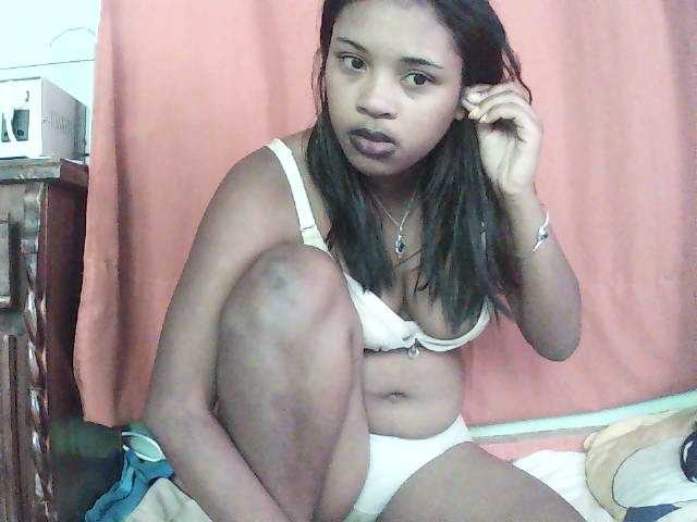 TriciaBella live cam on BongaCams