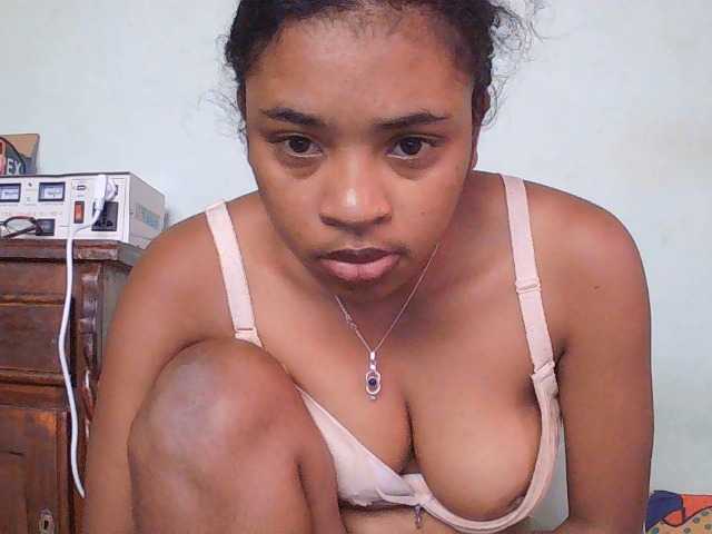 TriciaBella live cam on BongaCams