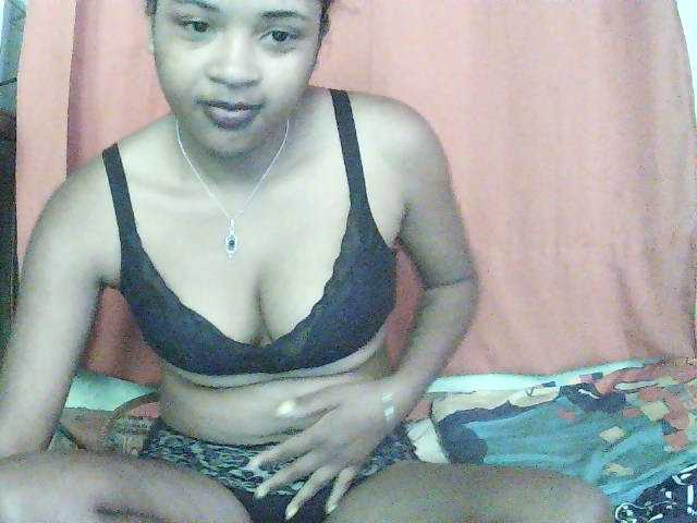 TriciaBella live cam on BongaCams