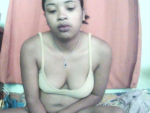TriciaBella live cam on BongaCams