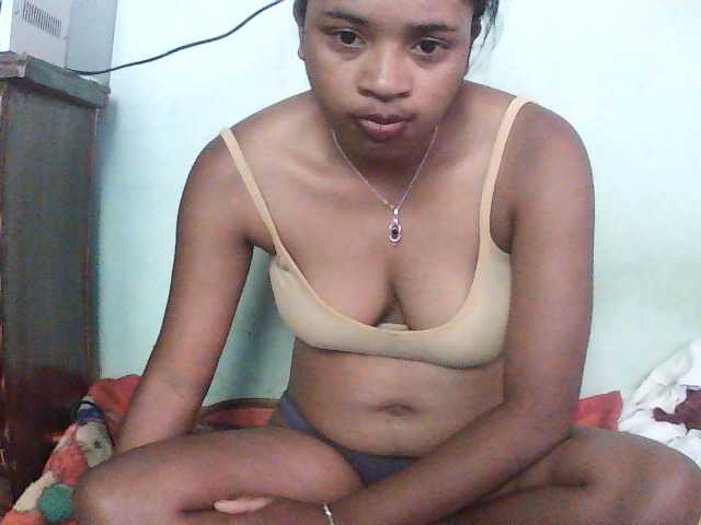 TriciaBella, en directo ahora en BongaCams