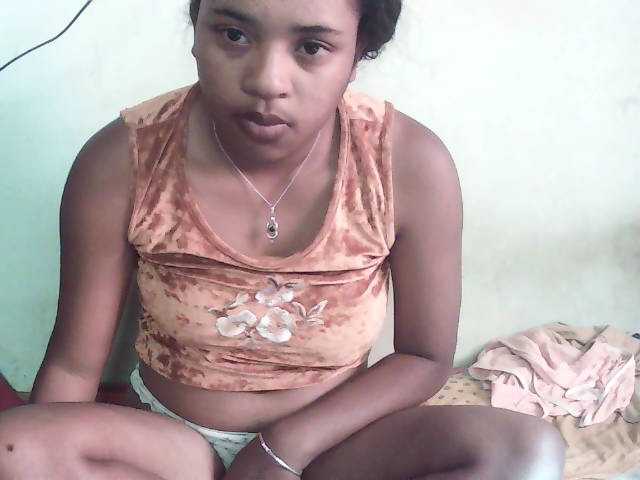 TriciaBella live cam preview