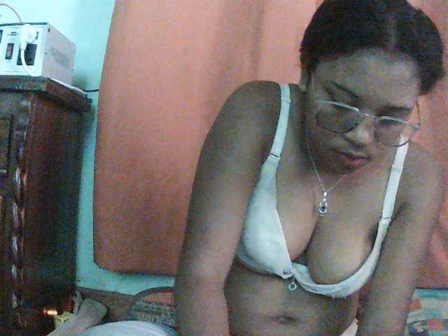 TriciaBella live cam on BongaCams