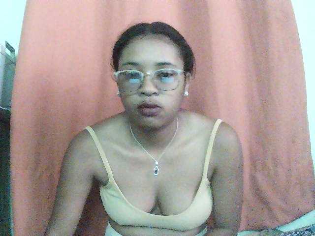 TriciaBella live cam on BongaCams