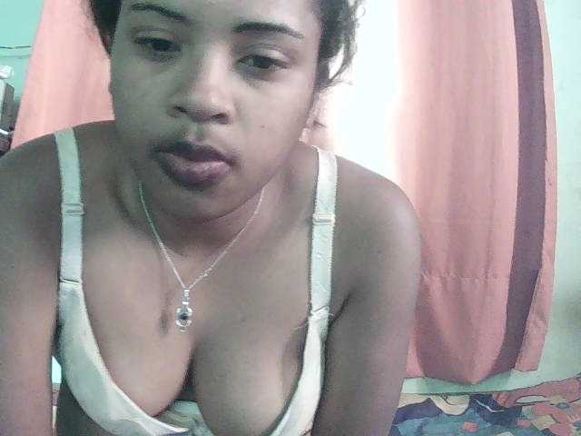 TriciaBella live cam on BongaCams