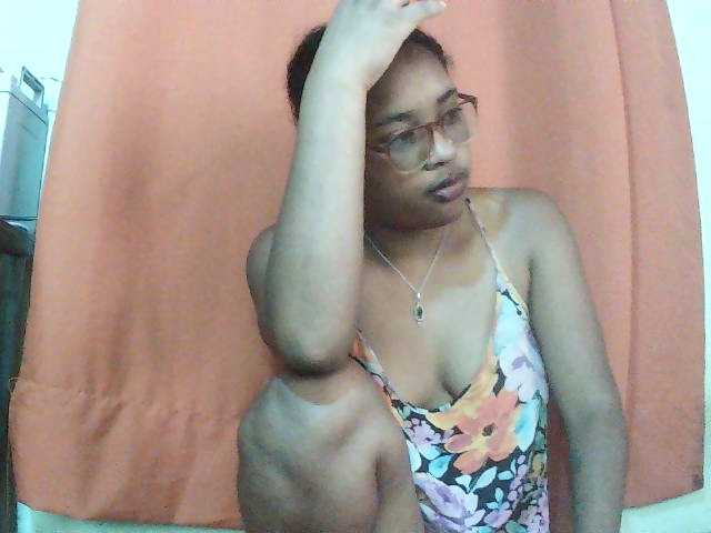 TriciaBella live cam on BongaCams