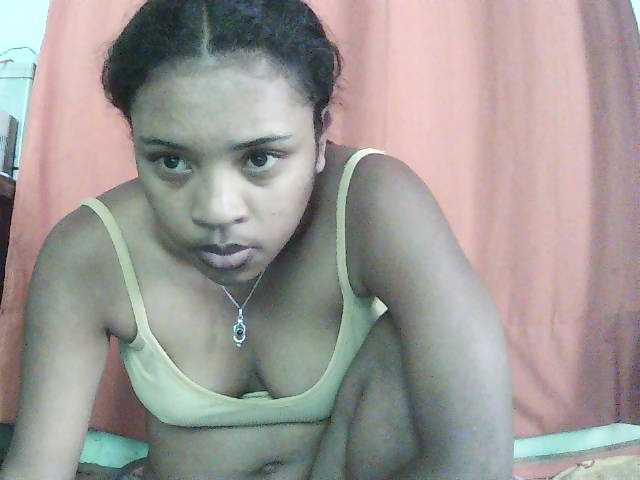 TriciaBella live cam on BongaCams