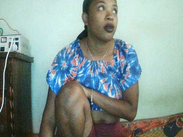 TriciaBella live cam on BongaCams