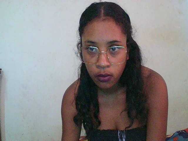 TriciaBella's BongaCams show and profile