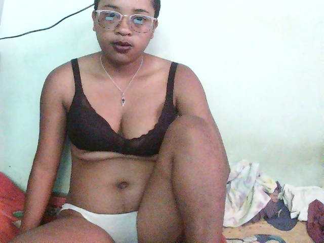 TriciaBella, live now on BongaCams