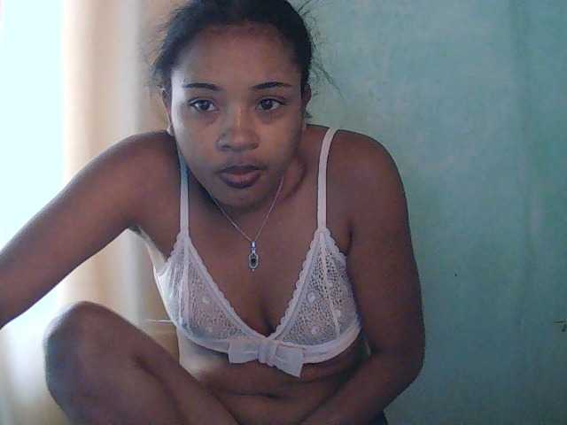 TriciaBella live cam on BongaCams