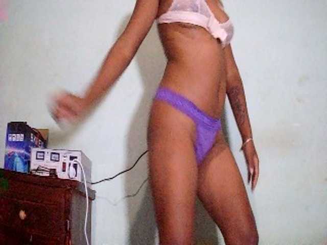 TriciaBella live cam on BongaCams