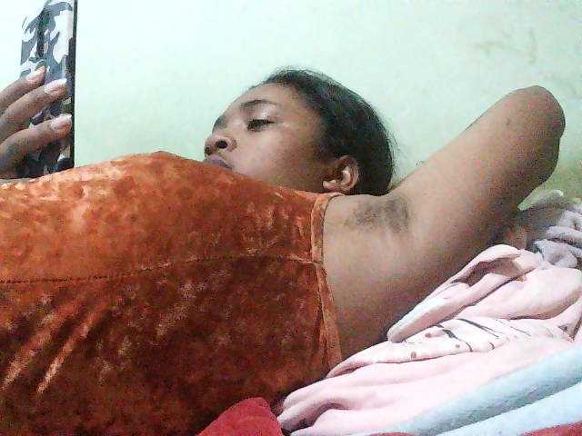 TriciaBella, en vivo ahora en BongaCams