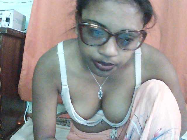TriciaBella live cam on BongaCams