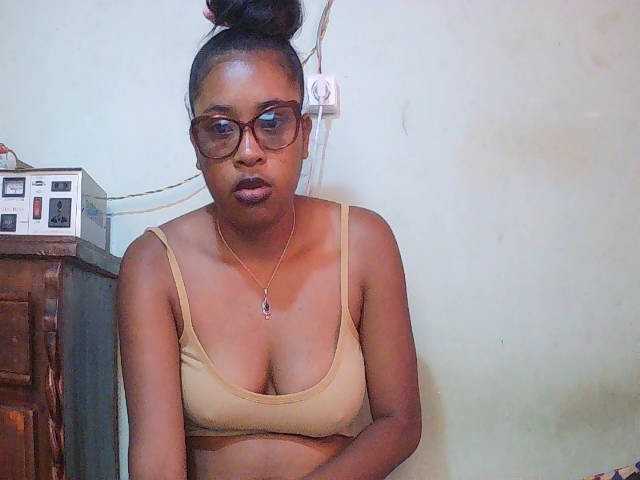 TriciaBella live cam on BongaCams