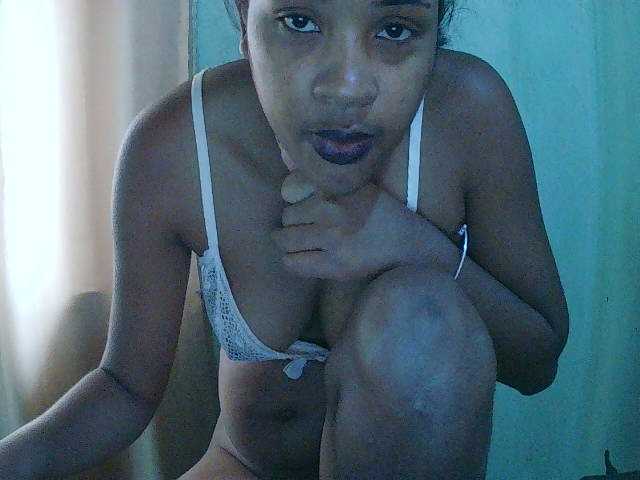 TriciaBella live cam on BongaCams