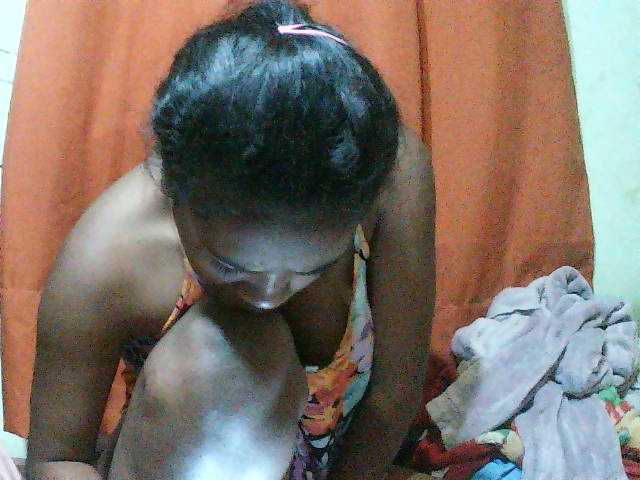 TriciaBella live cam on BongaCams