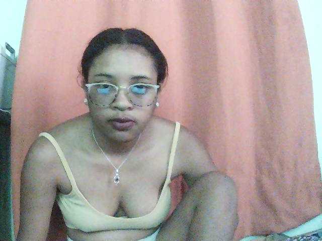 TriciaBella live cam on BongaCams