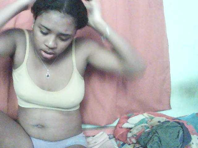 TriciaBella live cam on BongaCams