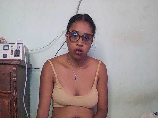 TriciaBella live cam on BongaCams