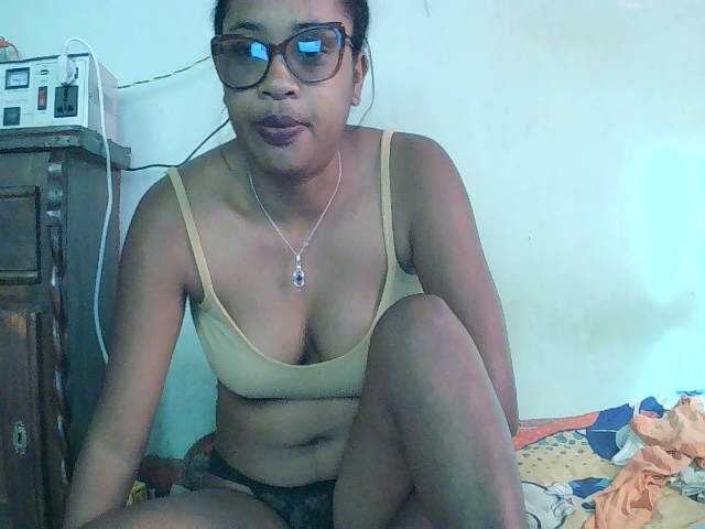 TriciaBella live cam on BongaCams