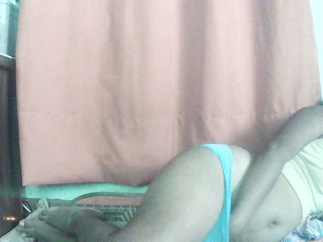 TriciaBella live cam preview