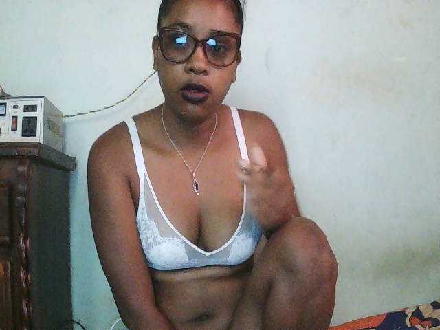 TriciaBella live cam on BongaCams