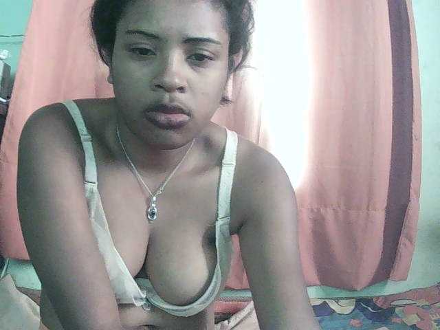 TriciaBella live cam on BongaCams