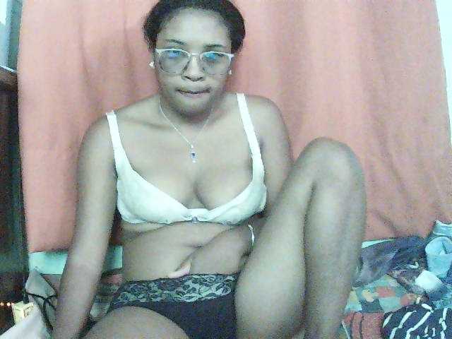 TriciaBella live cam on BongaCams