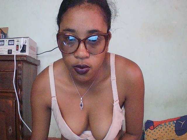 TriciaBella live cam on BongaCams