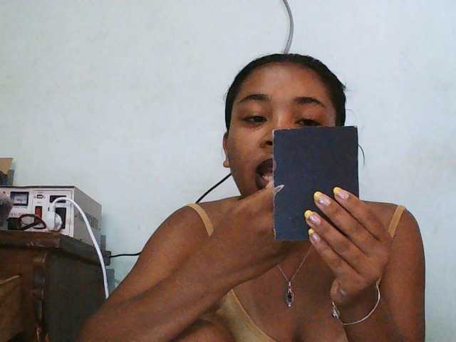 TriciaBella live cam on BongaCams