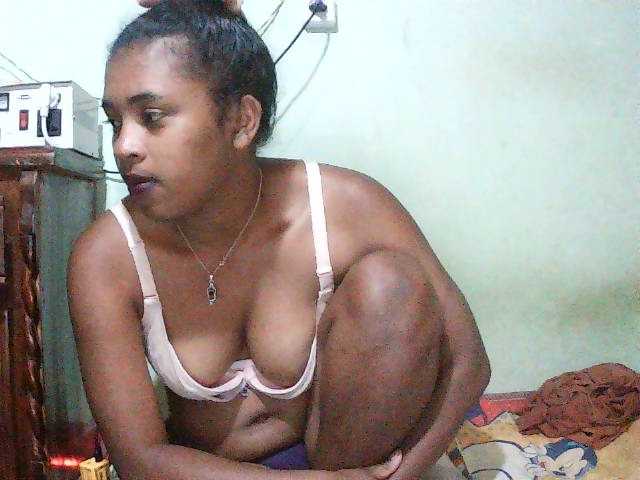 TriciaBella live cam on BongaCams